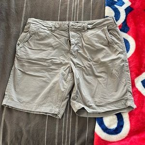 American Eagle grey lightweight khaki shorts. SIZE 34 waist